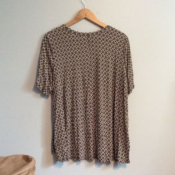 Soft and Stretchy H&M Blouse - Picture 2 of 5